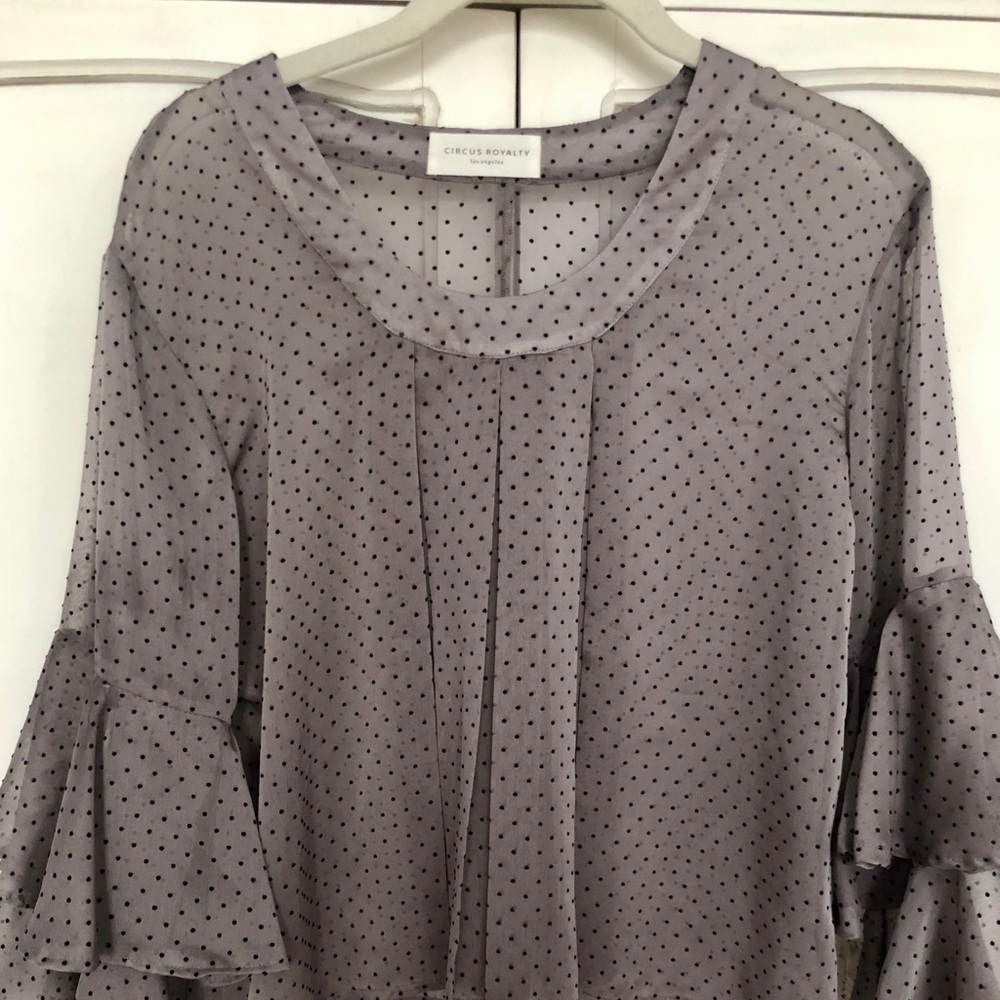 See through layered sleeve blouse.